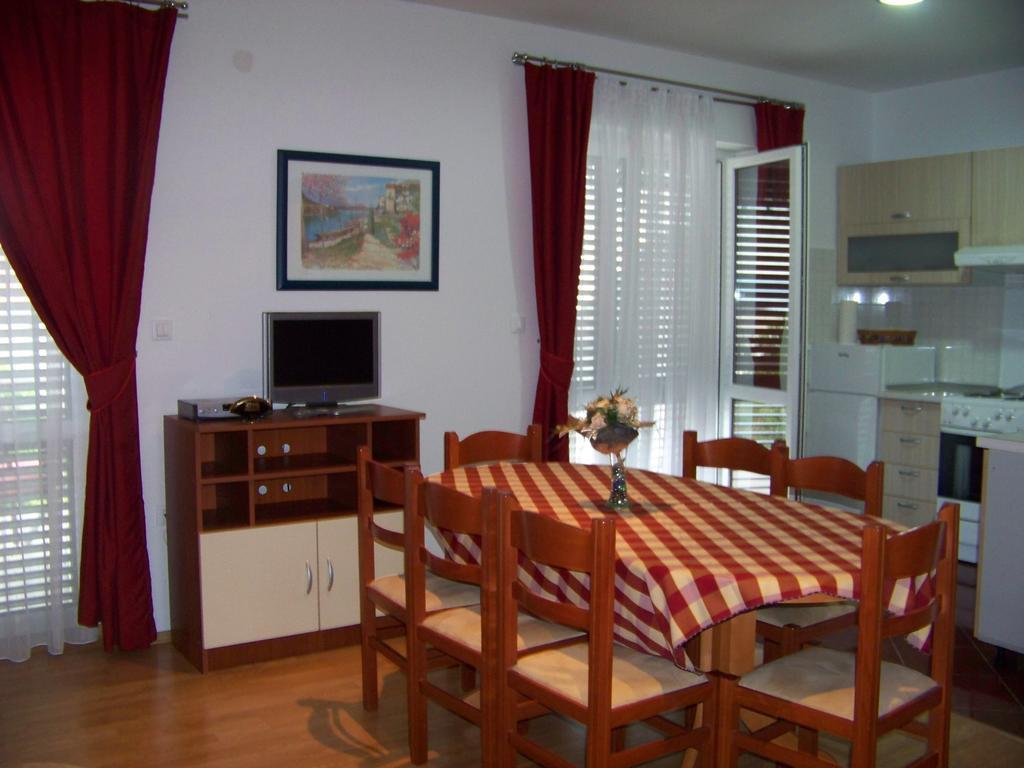 Apartments Bozikovic Podstrana Quarto foto