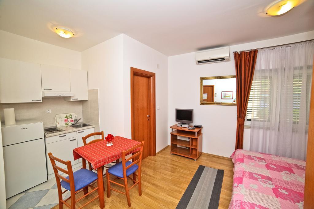 Apartments Bozikovic Podstrana Quarto foto